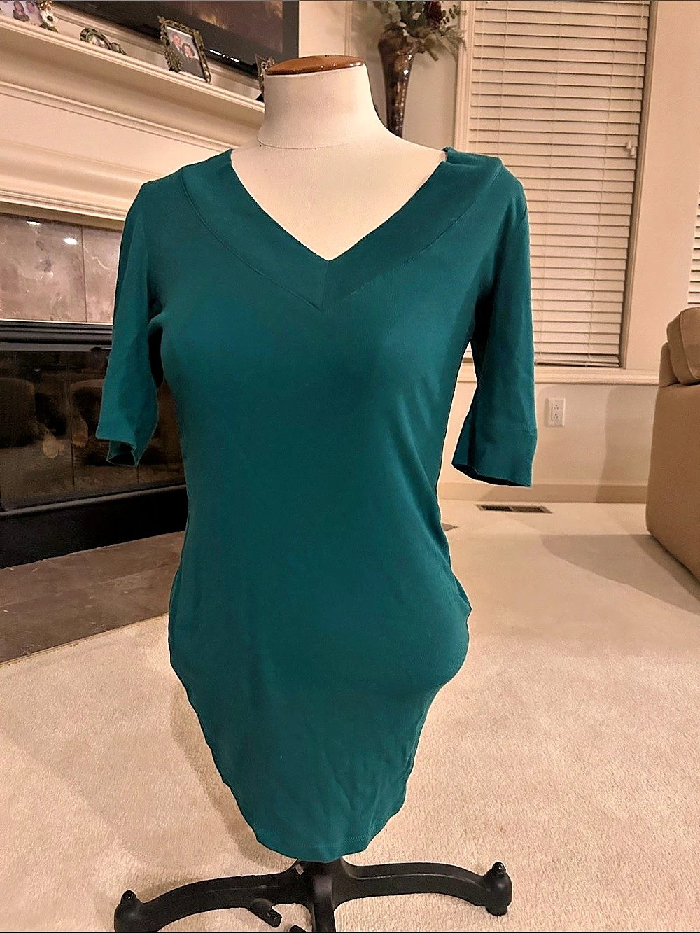 Express Sexy Basic Vee V-Neck Short Sleeve Top in Green Size Medium